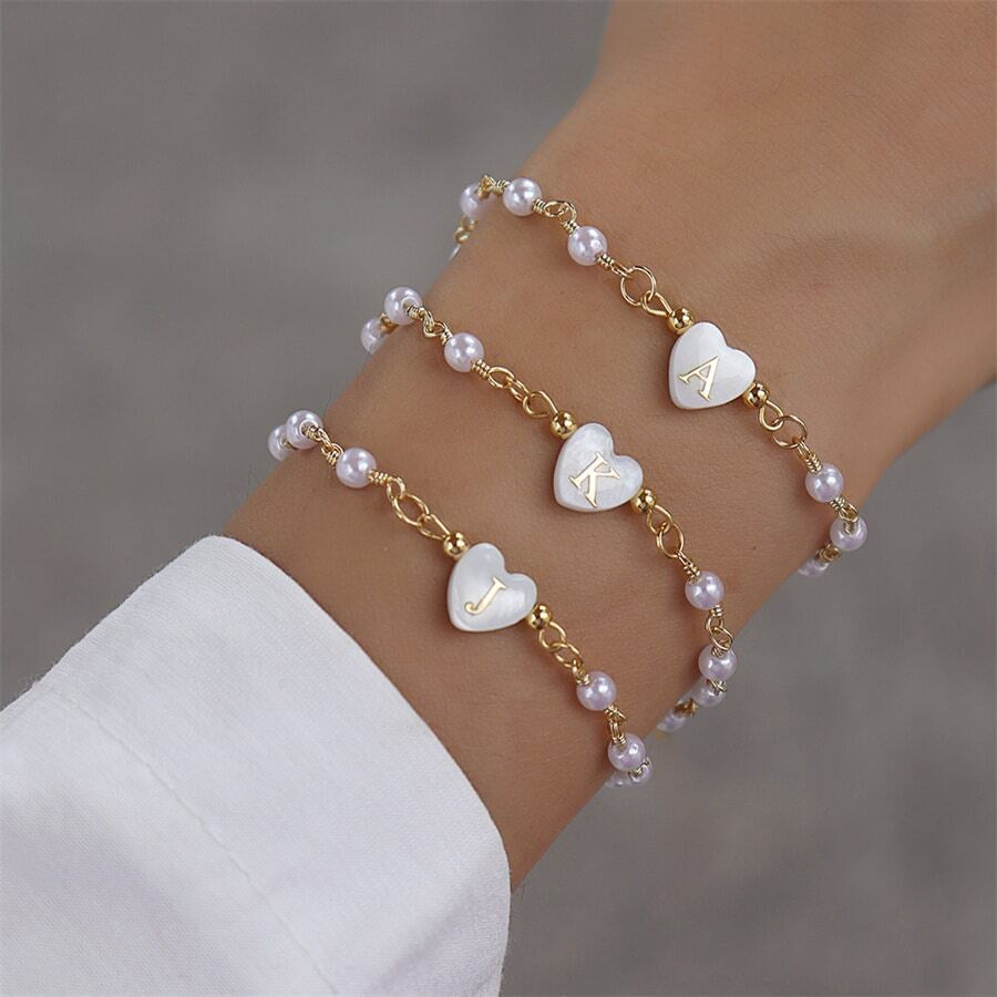 European And American Cross-border New Style Personalized 26 Letter Pendant Bracelet Imitation Pearl Chain Heart-shaped Bracelet Niche Elegant Jewelry For Women